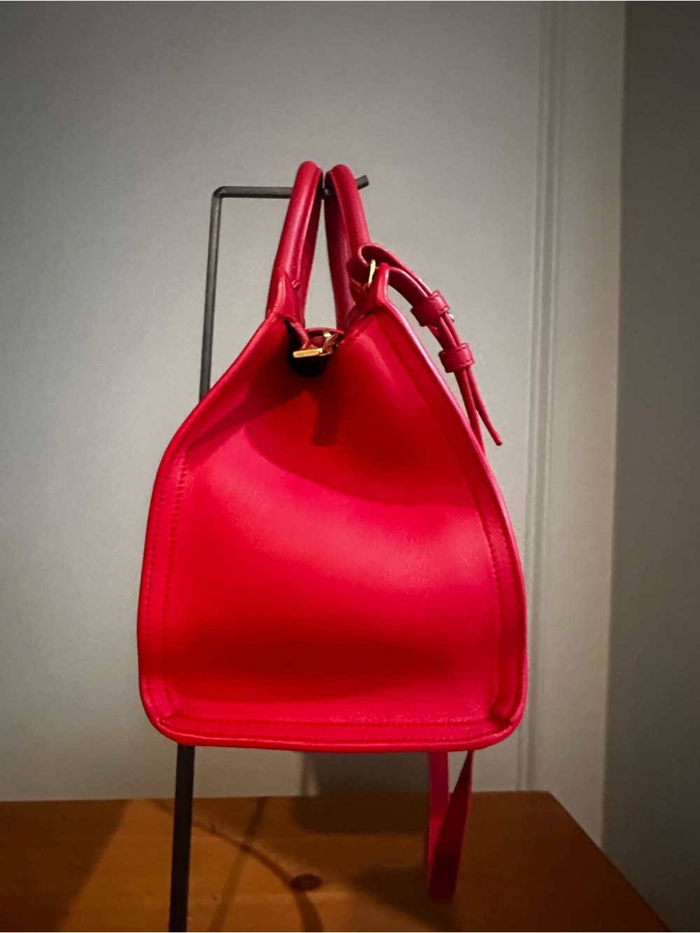 Saint Laurent Cabas Chyc in red smooth calfskin leather - Picture 3 of 13